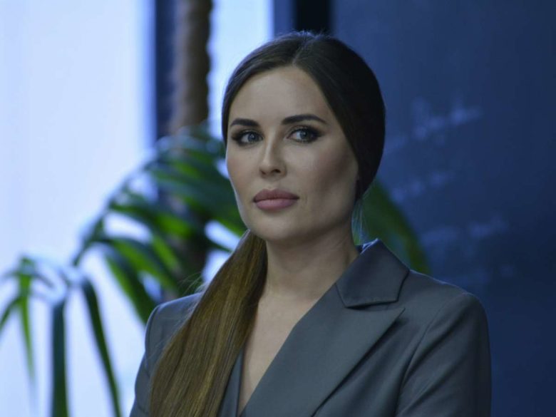 Настоящая женщина-вамп: Юлия Михалкова из «Уральских пельменей» сразила фанатов наповал новым имиджем