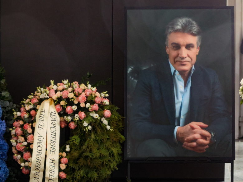 Оплакивает сама природа: как проходит прощание с телеведущим Алексеем Пимановым