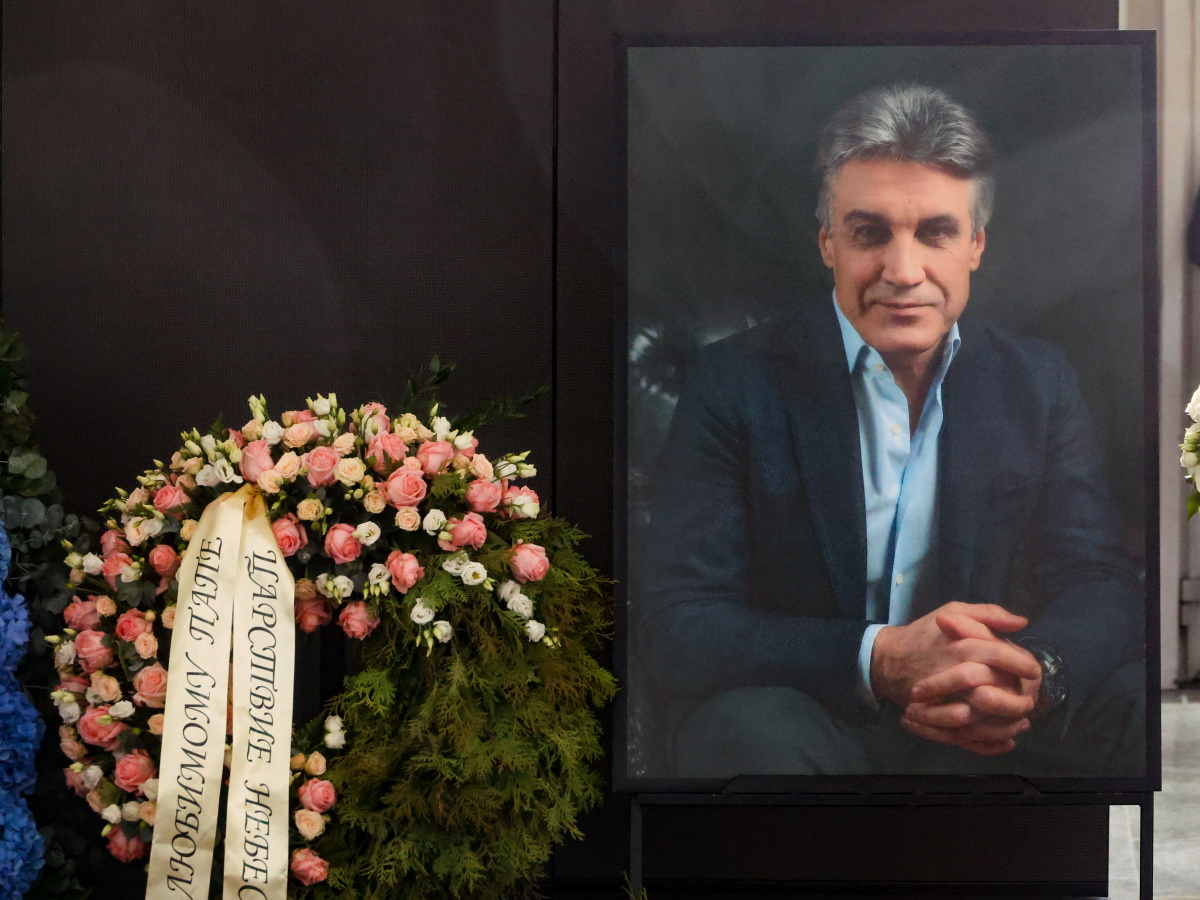 Оплакивает сама природа: как проходит прощание с телеведущим Алексеем Пимановым