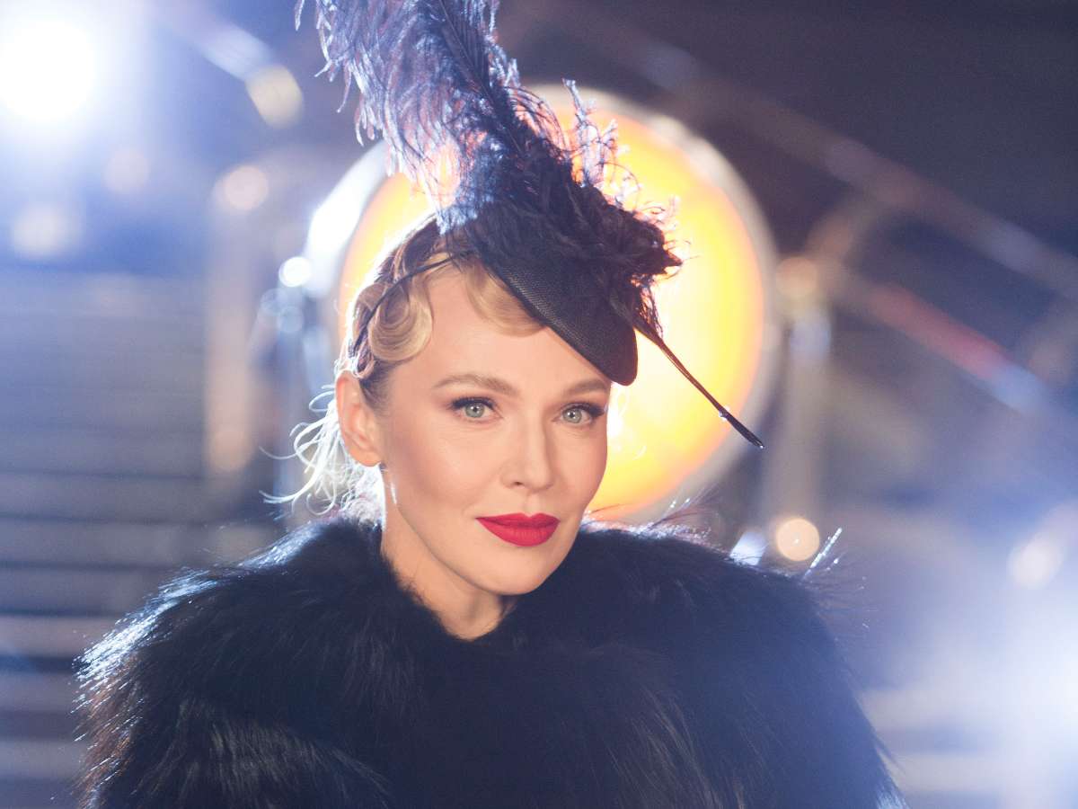 Опухшее лицо и глаза-щелочки? Что случилось с женой Валерия Меладзе