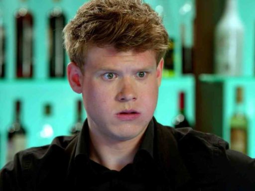 Позвал в ЗАГС школьную любовь, а время проводил с Паулиной Андреевой: почему Виктор Хориняк из «Кухни» помалкивает о личном