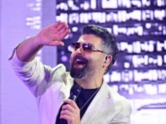 Прижимался, целовал руки, не мог отвести глаз: в Сеть попало видео страстных танцев женатого Чумакова с фанаткой