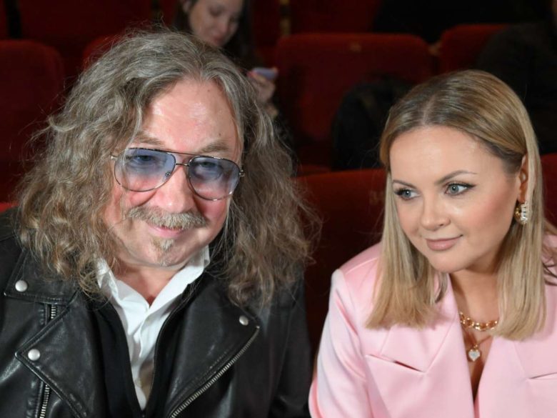 Проскурякова в курсе? Игорь Николаев засветился в компании сногсшибательной блондинки