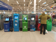 В магазинах и аптеках апокалипсис: масштабный сбой в известных банках сделал оплату покупок невозможной