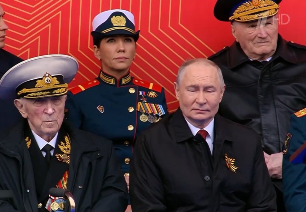 «Зашумело в ушах, потемнело в глазах!» Вот какая удивительная женщина сидела рядом с президентом на параде