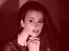 Стояла посреди улицы, фотографировала байкеров: подробности страшной смерти актрисы Ксении Добромиловой в Москве