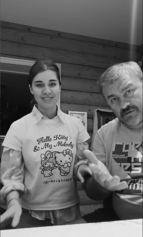 «Закрой свой рот!» 22-летняя дочь попыталась вызвериться на Михаила Пореченкова