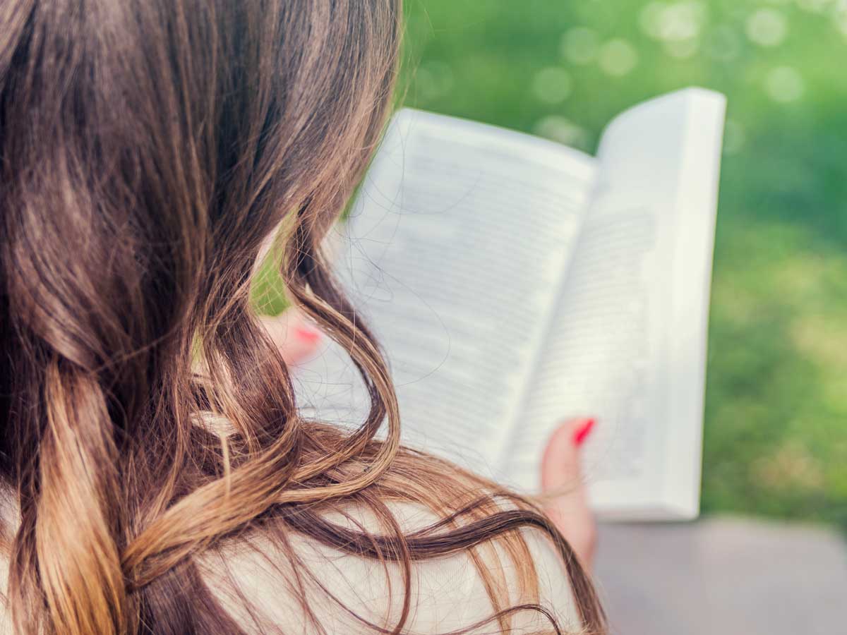 5 книжных новинок о семейных тайнах, сложных решениях и психологии отношений