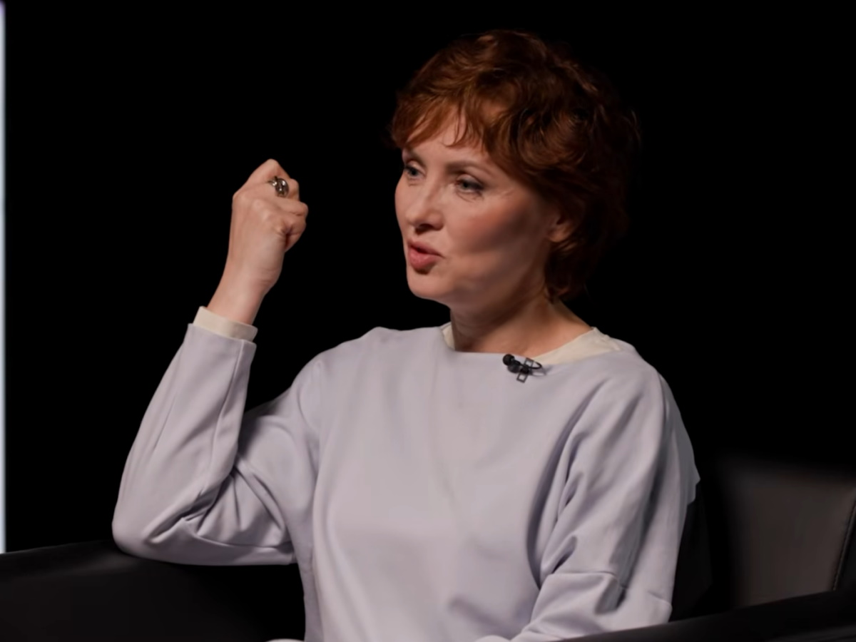 «Нас готовят, как обслугу для мужчин»: звезда «Кухни» Елена Ксенофонтова рассказала о «личном аде»
