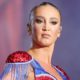 «Врачи меня не отпускают»: Ольга Бузова в слезах показала плачевное состояние ноги после операции