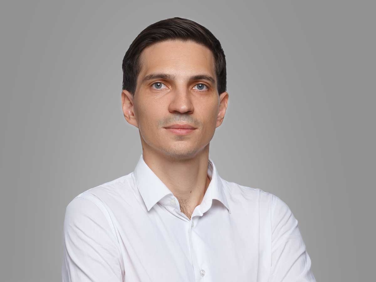 Денис Николаев