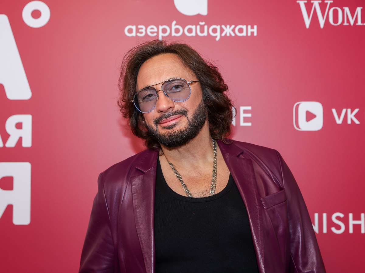 Глубокое декольте и экстремально короткие шорты: 16-летняя дочь Стаса Михайлова показала смелые кадры из Турции