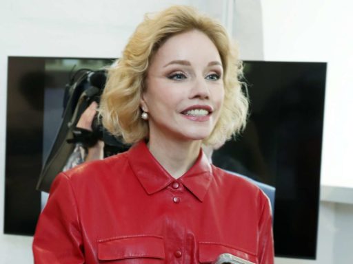 «Как диснеевская принцесса»: Марина Зудина показала подросшую внучку Олега Табакова на Мальдивах