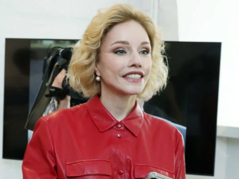 «Как диснеевская принцесса»: Марина Зудина показала подросшую внучку Олега Табакова на Мальдивах