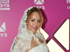 Пела вживую золотые хиты: МакSим впервые вышла на сцену после смерти отца и больницы