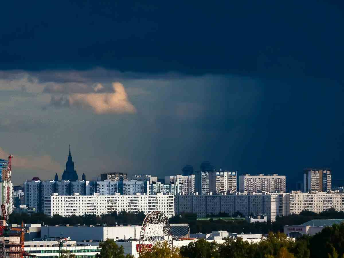 Редчайший «Эффект Фудзивары» и угроза смерча: на Москву надвигается циклон-долгожитель