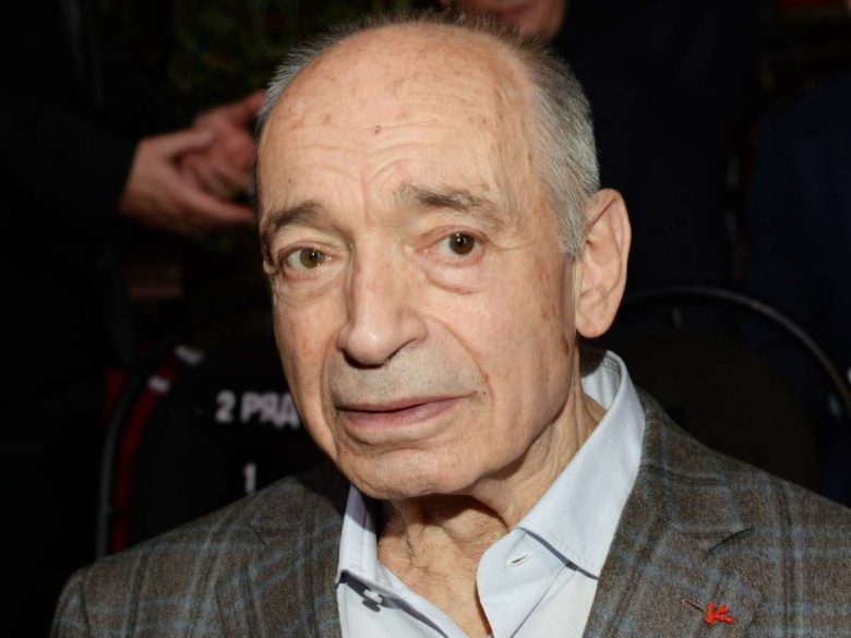 Сдувал пылинки и любил, а потом бросил в день свадьбы: как Валентин Гафт разбил сердце ведущей «Голубого огонька»
