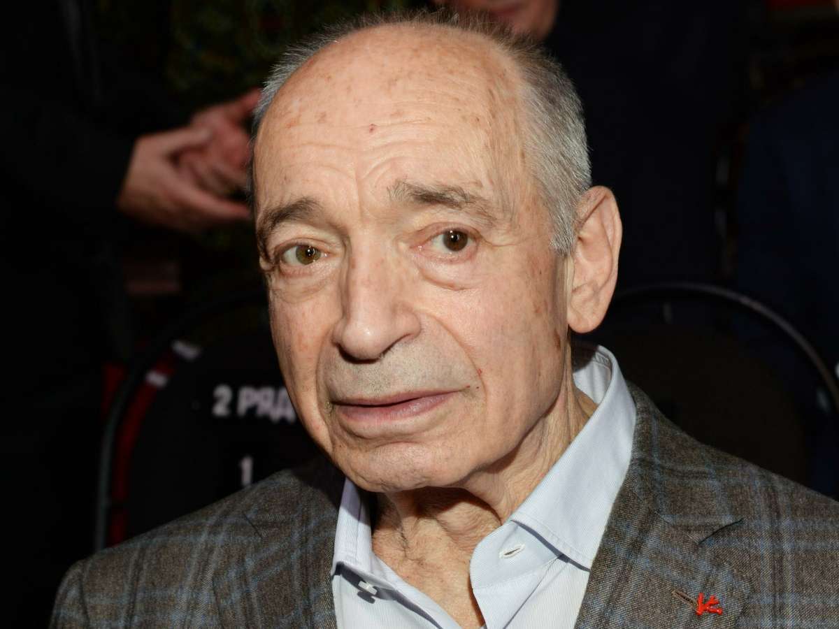 Сдувал пылинки и любил, а потом бросил в день свадьбы: как Валентин Гафт разбил сердце ведущей «Голубого огонька»