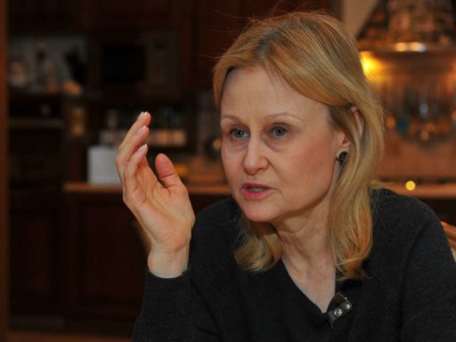 «Устинов стоял, молча смотрел, как его собака пытается убить ребенка: Дарья Донцова прервала молчание после нападения пса на ее внука