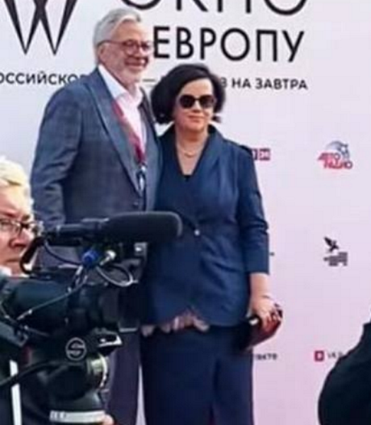  Андрей Ургант вывел в свет третью жену: вот как выглядит таинственная муза артиста