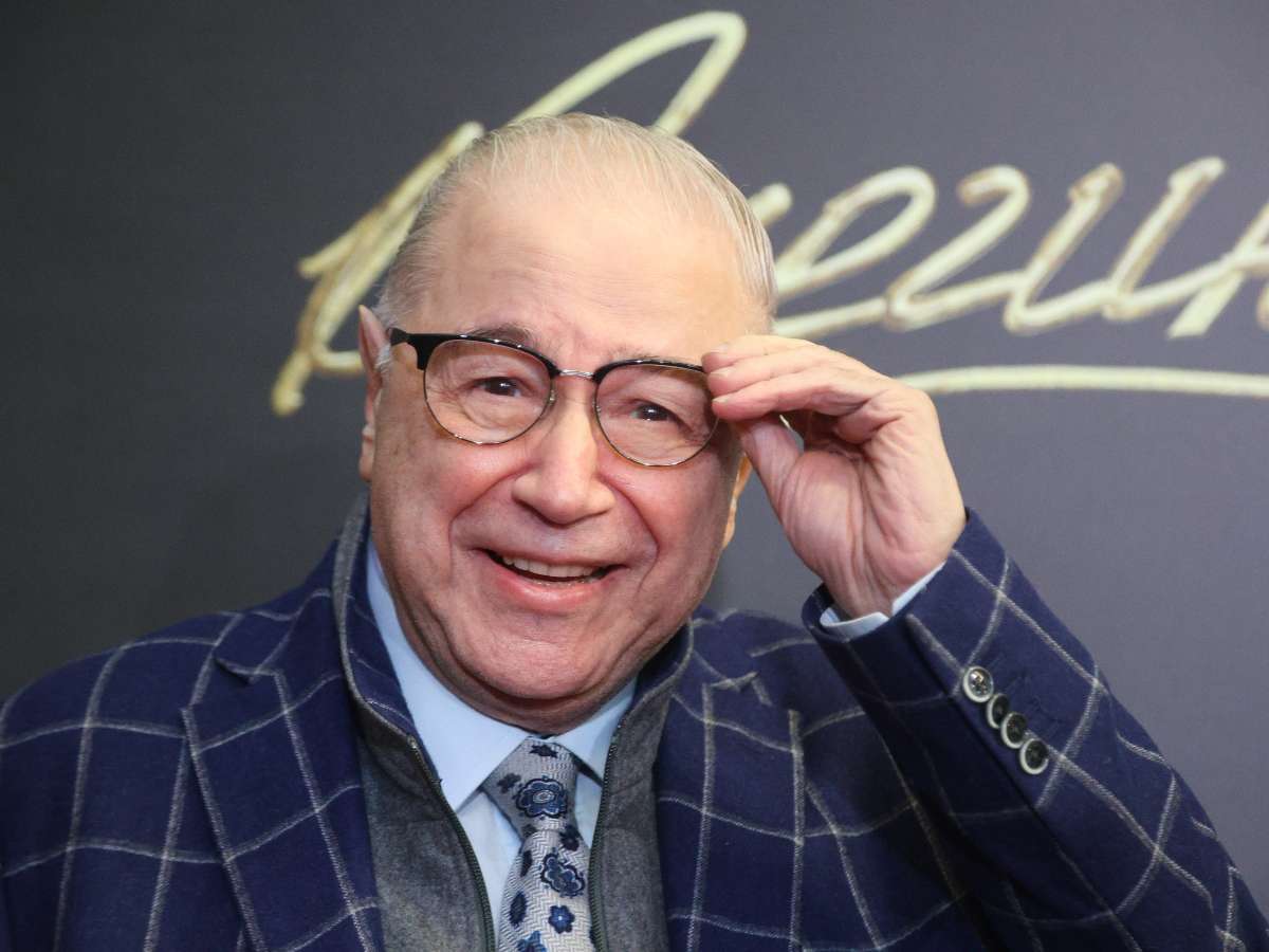 «Деловая красотка»: 80-летний Петросян показал трехлетнюю дочь Матильду