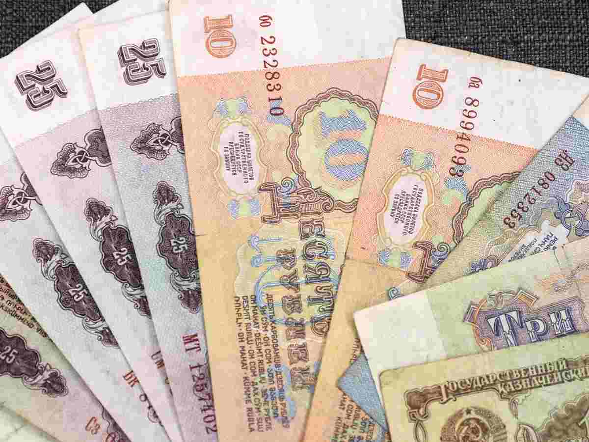 Голубые бриллианты Екатерины II, золото Колымы и богатства на гимнах: кем были миллионеры в СССР
