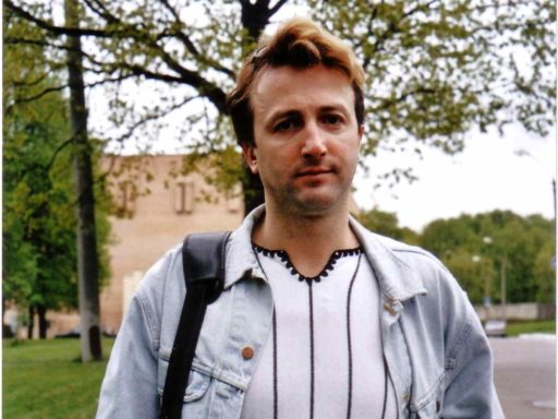 «Иногда хочется плакать»: что стало с сыгравшим Милко из «Не родись красивой» Виталием Егоровым*