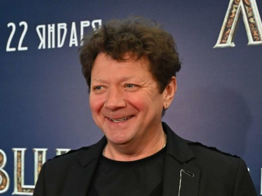 Молчит о первых браках и 28 лет счастлив с «японкой»: как сложилась личная жизнь Яна Цапника
