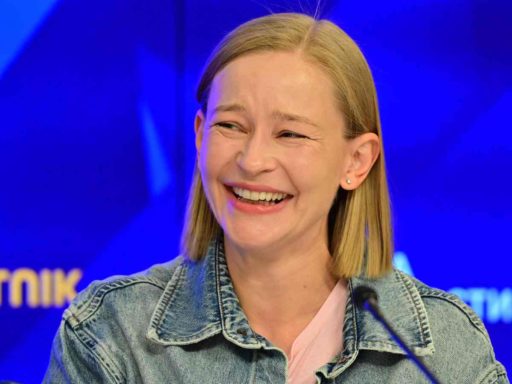 «Окончил вуз — и уже будущий космонавт»: Мария Голубкина тонко высмеяла Юлию Пересильд