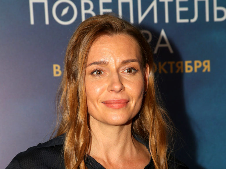 «Поэтому член умного семейства на ней и не женился»: 48-летняя Любовь Толкалина снялась топлесс