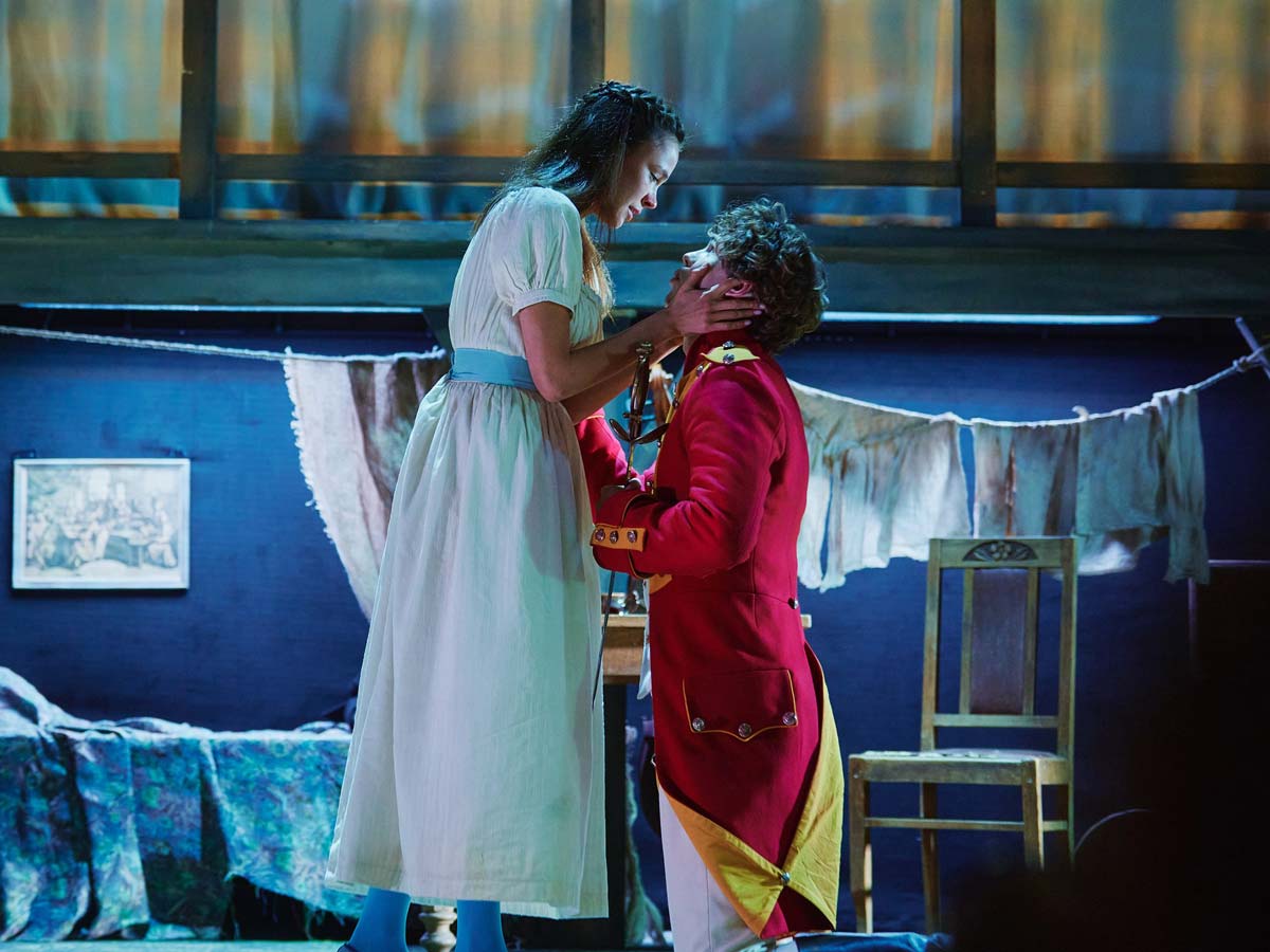 «Буря и натиск» на Трубной: как Дмитрий Астрахан пересобрал Шиллера с молодыми дебютантами и саундтреком Rammstein