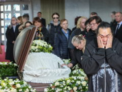«Думала, что он сейчас встанет»: известную певицу шокировал цветущий вид Сергея Соседова в гробу