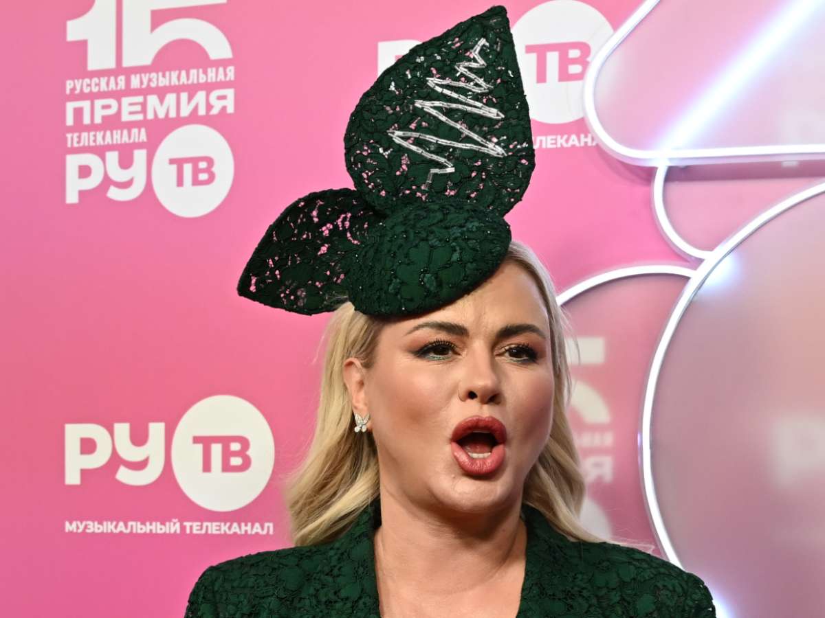 «Гуляли три дня»: заподозренная в беременности Семенович раскрыла детали веселой помолвки