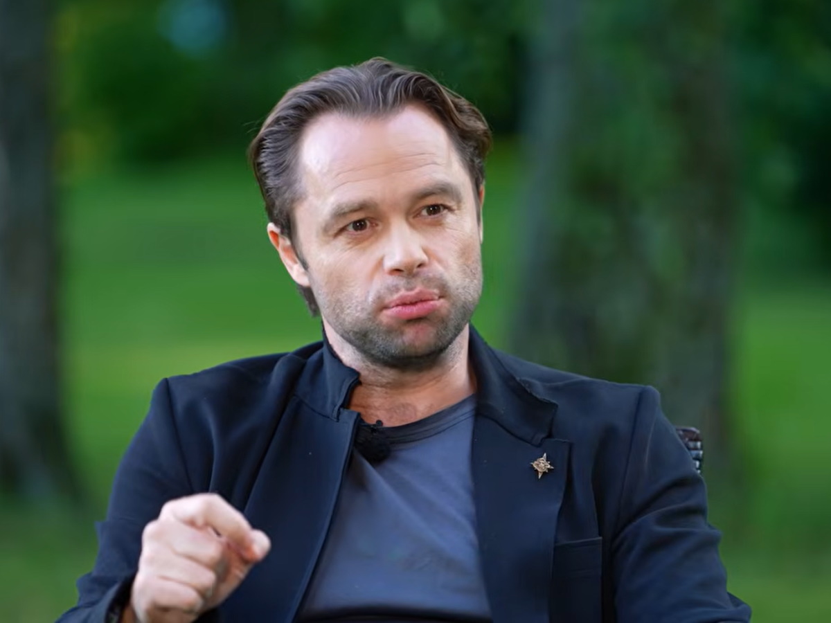 «Она уже по рекомендации, не с улицы»: как звезда «Универа» Виталий Гогунский снова обрел любовь
