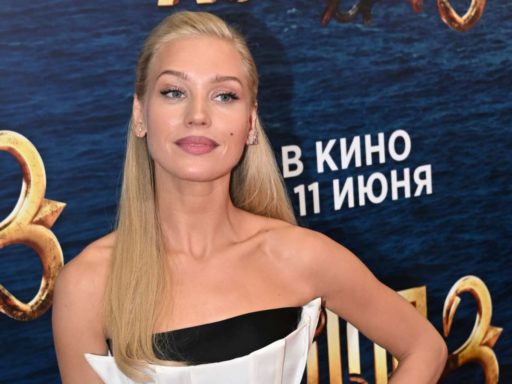 «Что за красивая кошка»: Кристина Асмус показала идеальную фигуру в роскошном бикини