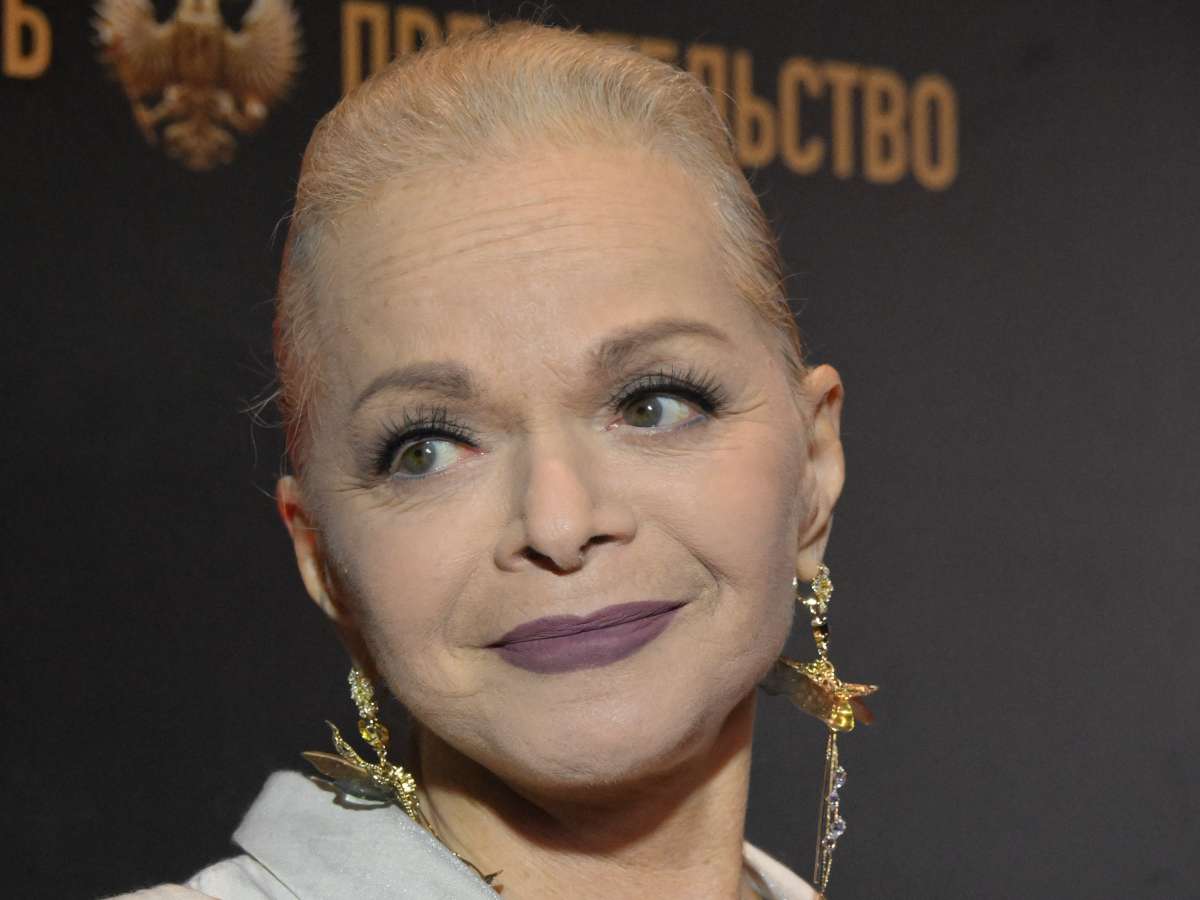 «Меня кто-то сглазил»: Долина пожаловалась на порчу после скандала с айфонами и отменой концертов