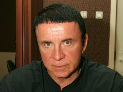 Ни креста, ни таблички, ни венков: почему семья скрывает могилу Анатолия Кашпировского