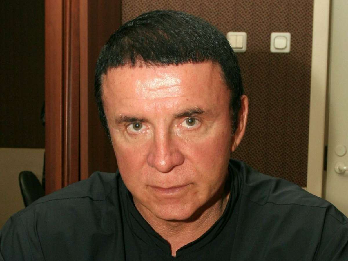 Ни креста, ни таблички, ни венков: почему семья скрывает могилу Анатолия Кашпировского