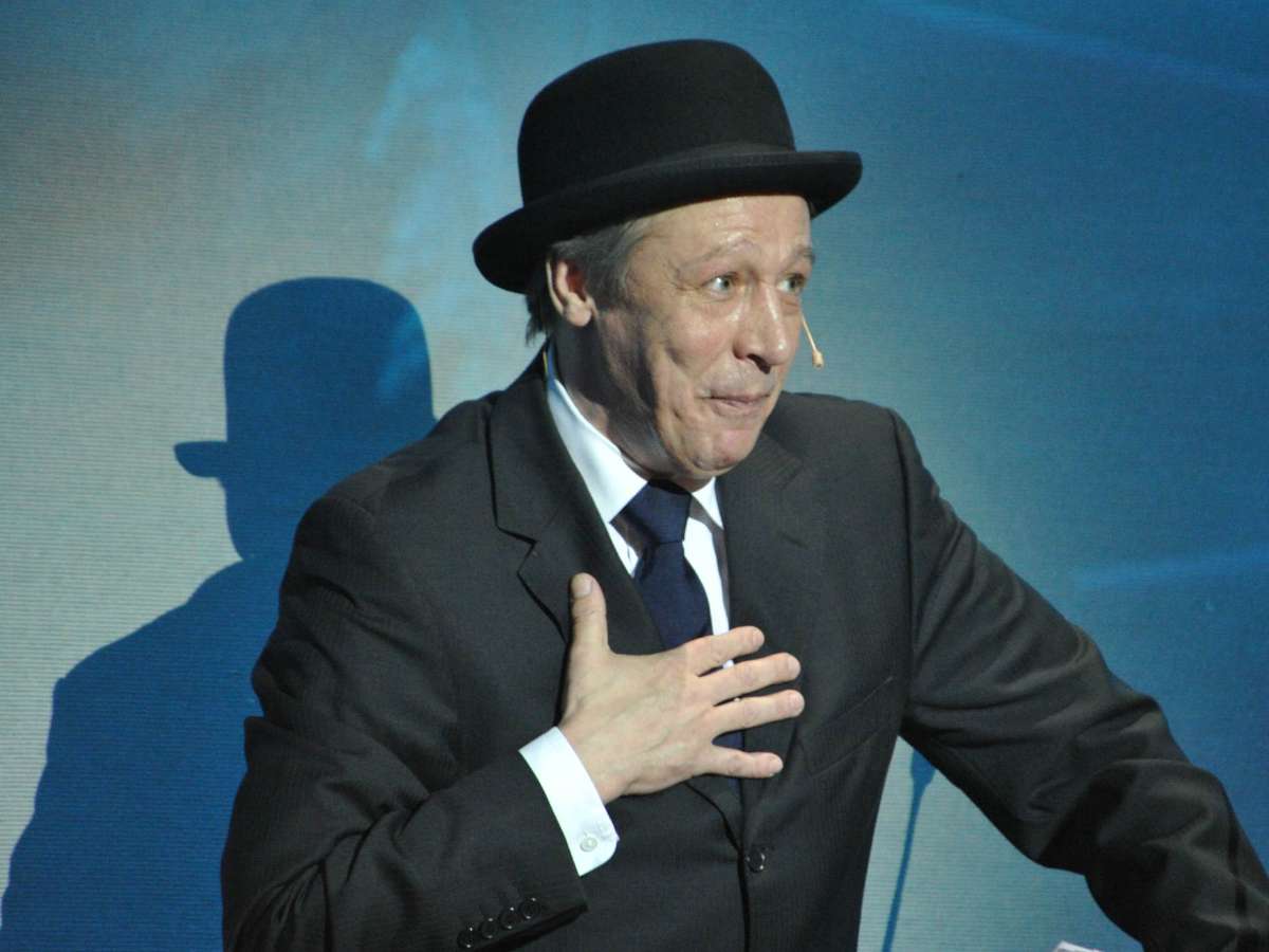 «Рядом с Мишей верная подруга: 62-летний Ефремов женится на 43-летней Дарье Белоусовой